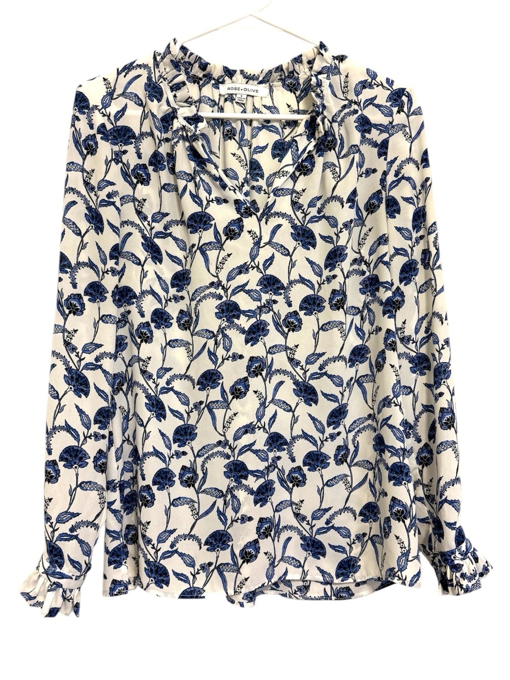 2/$30 Rose + Olive Blue Off White Floral Ruffle Neck Blouse Size Small